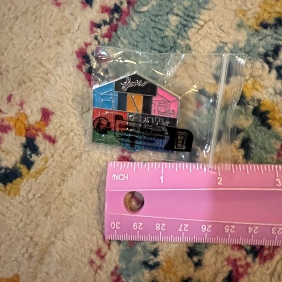 Lover House enamel pin Taylor Swift - Picture 2 of 7